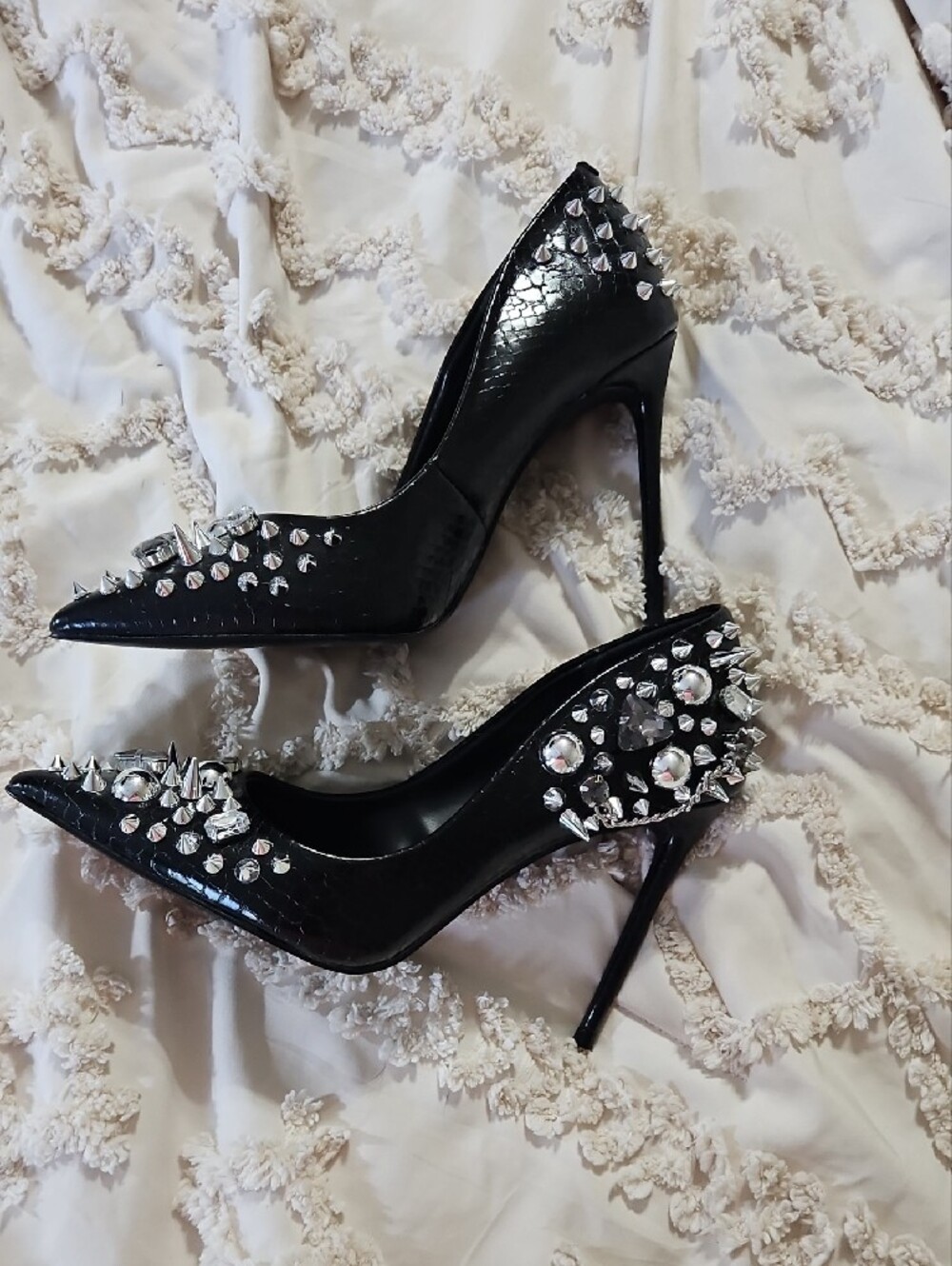 Steve Madden Black Veronicka Silver Studded Pointed Top Pump - Picture 3 of 8